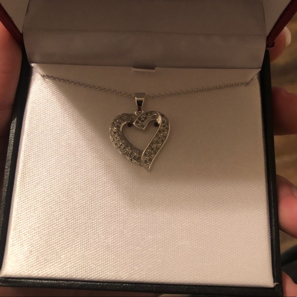 Sterling Silver Heart Pendant and chain - Picture 5 of 8